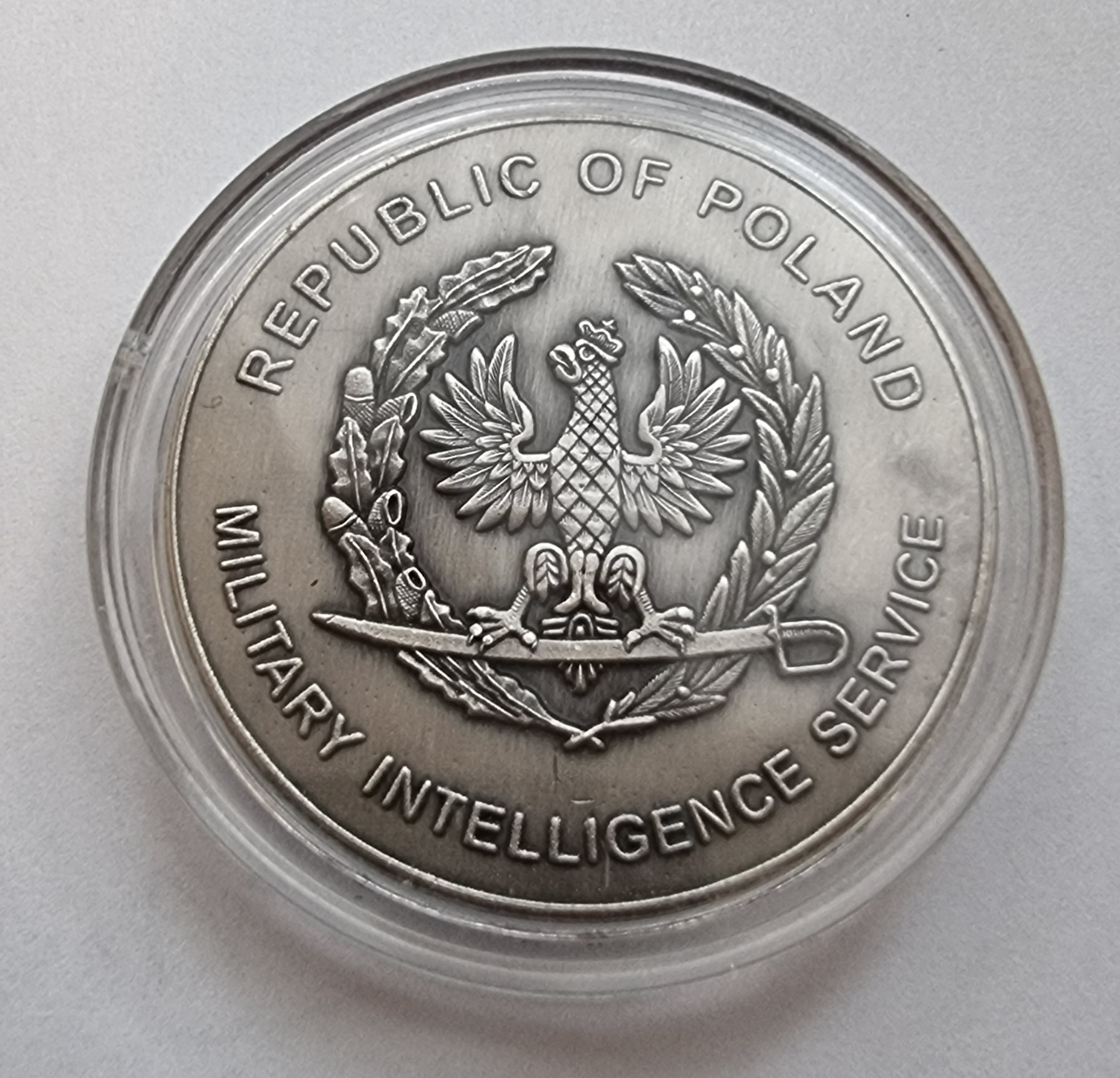 Pamiątkowy medal Military Intelligence Service z godłem państwowym